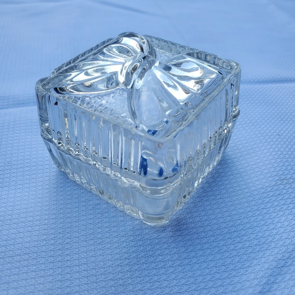 Vintage Avon Crystal Treasure Box ♡ Trinket Holder ♡ Beautiful ♡ NIB!